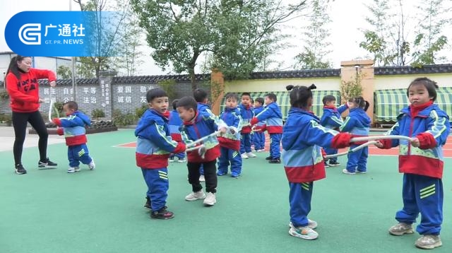 场口镇中心幼儿园通过“花样玩绳”促进幼儿的健康成长