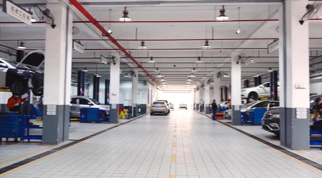 上海华庭汽车销售服务采用“四位一体”的经营模式