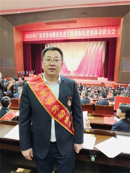 建筑业的“拓荒牛” ——记中建四局五公司现任党委书记、董事长石连君(图1)