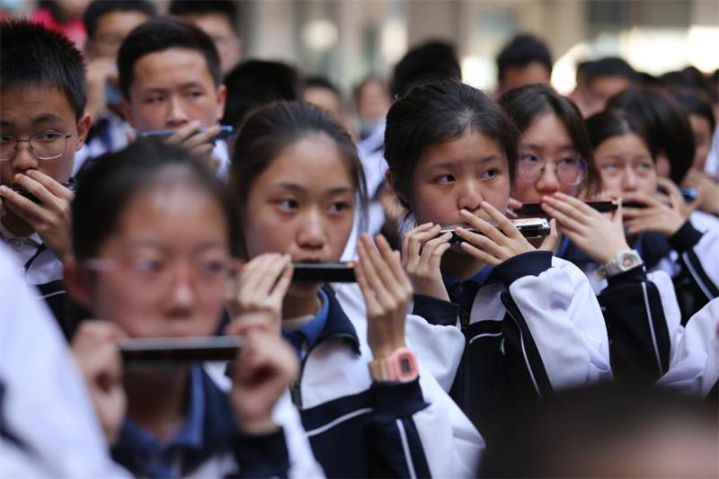 深圳市东湖中学举行20周年校庆暨2021新年音乐会