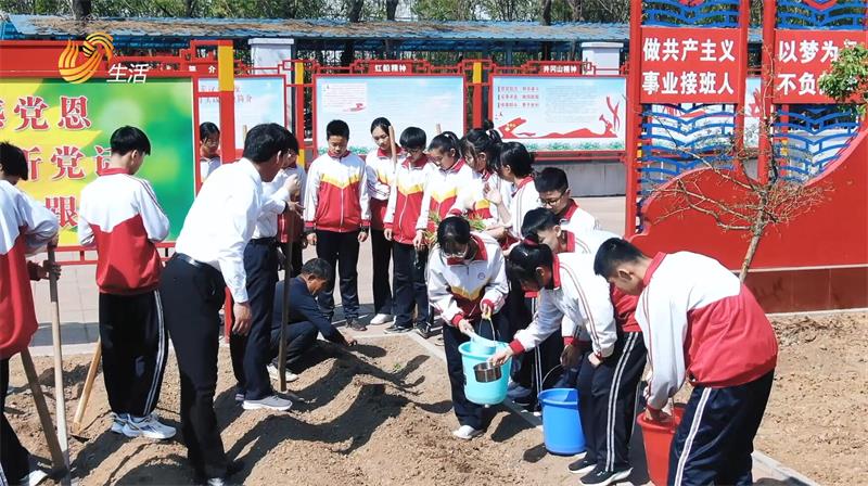 济南市莱芜汶水学校开设党建情景教育实践基地，促进师生全面健康发展(图3)