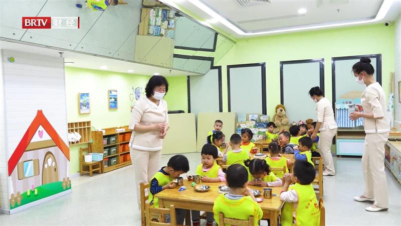 袋妈婴幼童托管中心坚持“以爱育爱，用心养育”的办园理念，促进早教行业不断发展(图3)