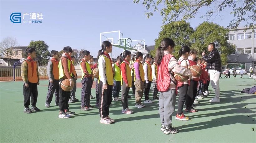 郭店中心小学开展篮球特色课程，促进学生学习积极性(图5)