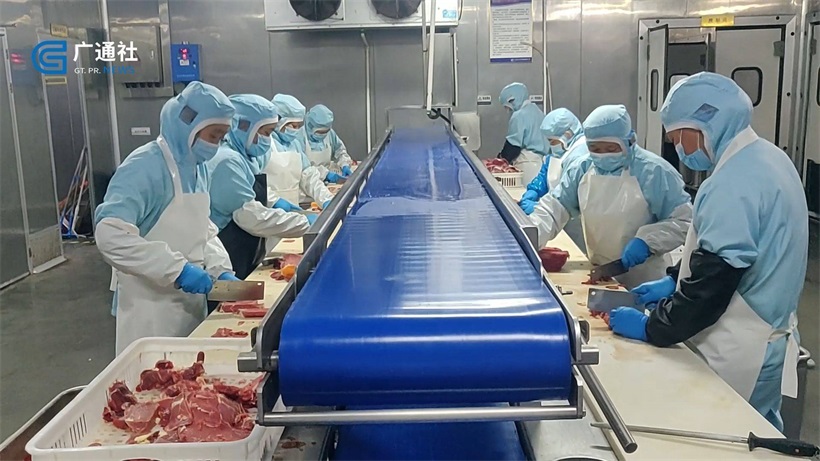 上海依牛依羊食品用实际行动在保生产保供应的攻坚战中贡献力量(图2)