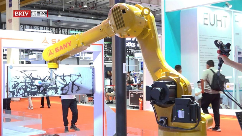 三一机器人携三一高压锂电平衡重式叉车亮相2022世界机器人大会(图2)