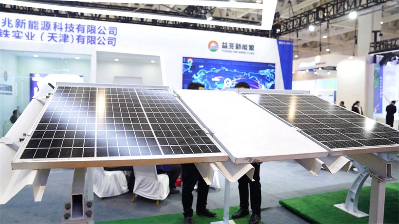 益兆新能源亮相第十八届中国（济南）国际太阳能利用大会暨第二届中国（山东）新能源产业博览会(图3)