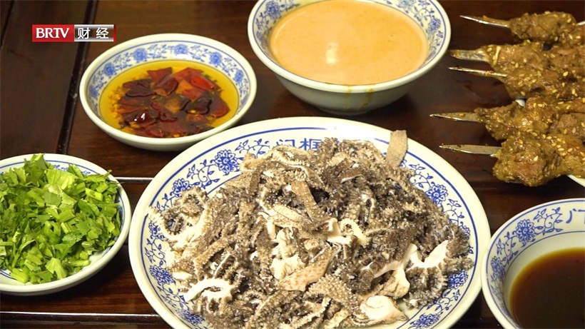 打卡门框胡同百年卤煮，感受老北京的特色风情(图8)