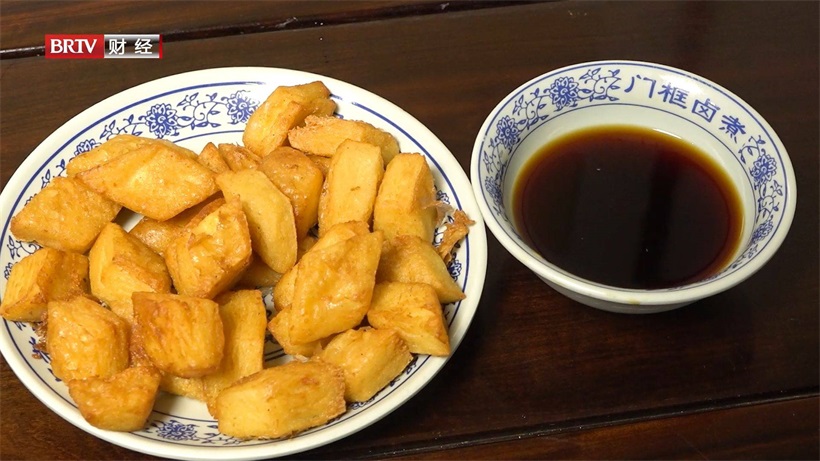 打卡门框胡同百年卤煮，感受老北京的特色风情(图9)