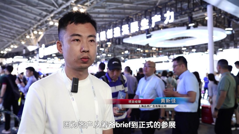 上海品邦广告有限公司打造具身智能展台，助力智元机器人打造沉浸式互动氛围(图2)